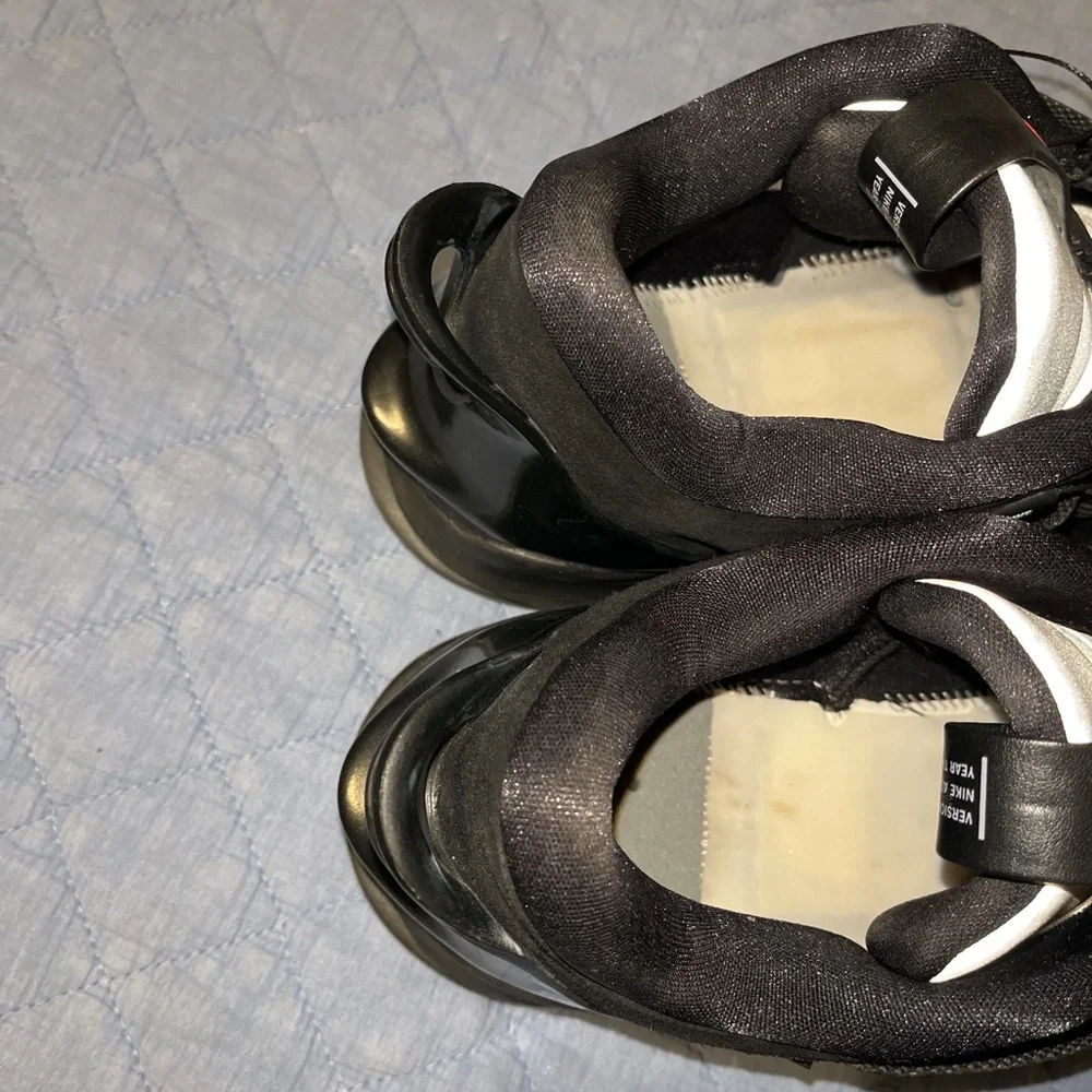 Nike Black and White Sneakers as 15‎